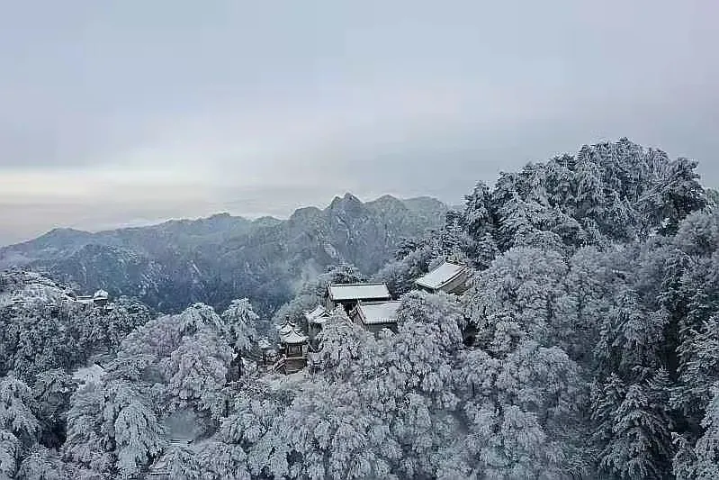 冬天华山 冬季郊游(冬季最值得去的5个地方)。
