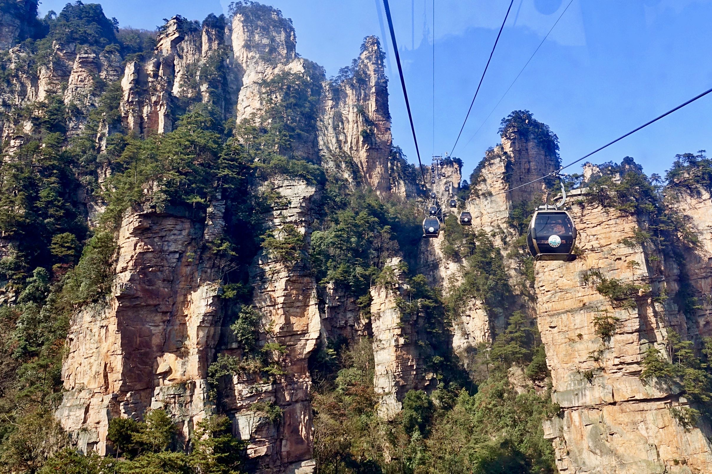 张家界最著名的景点是什么？怎么去张家界旅游？