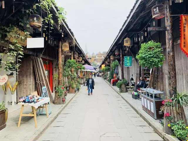 四川旅游必去十大景点推荐九寨沟九寨沟是中国十大避暑好去处