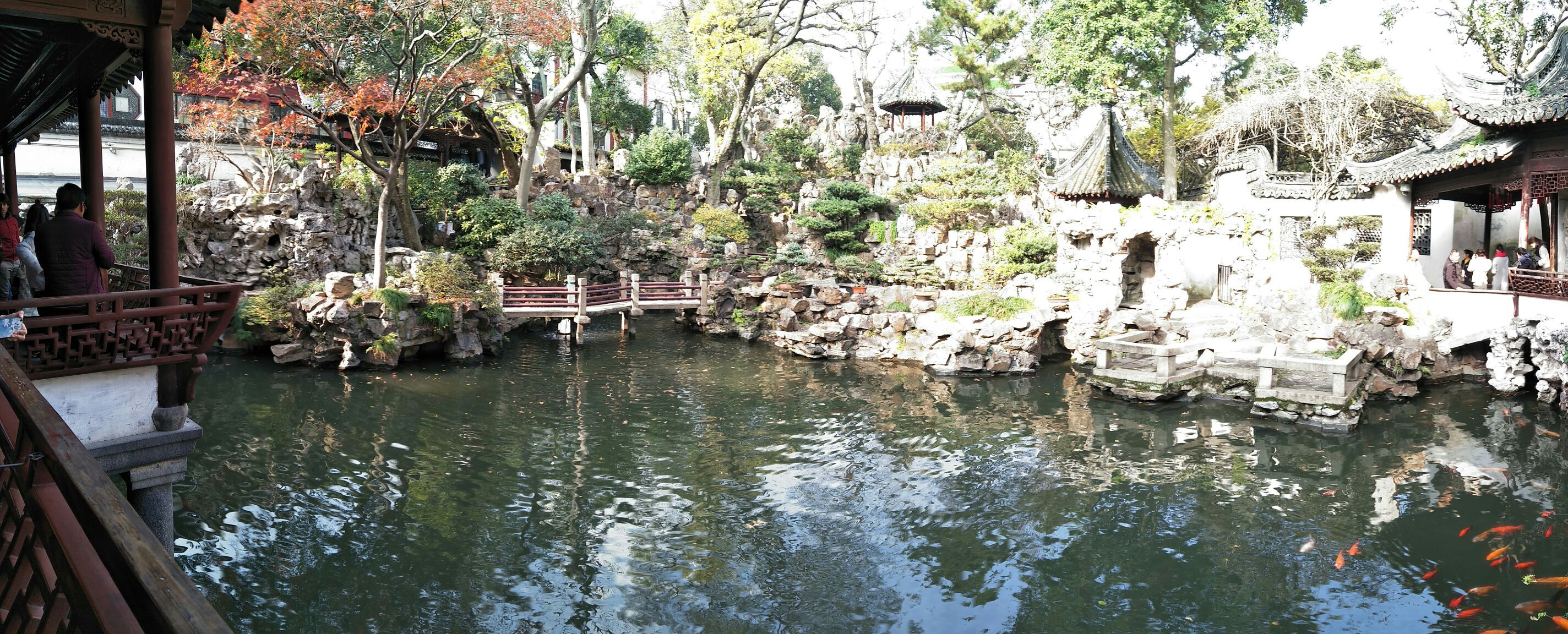 上海旅游的最佳季节，品尝大闸蟹更是不能错过的美食