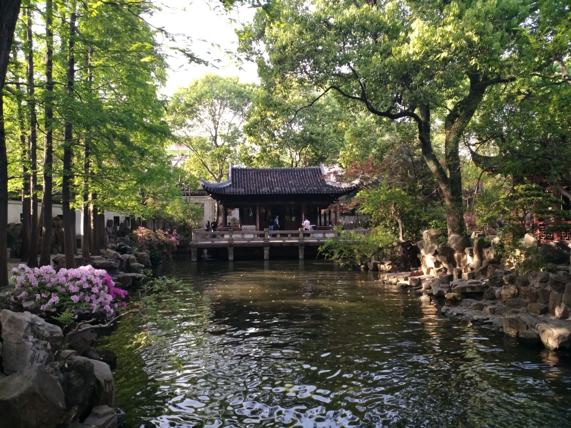 上海旅游的最佳季节，品尝大闸蟹更是不能错过的美食