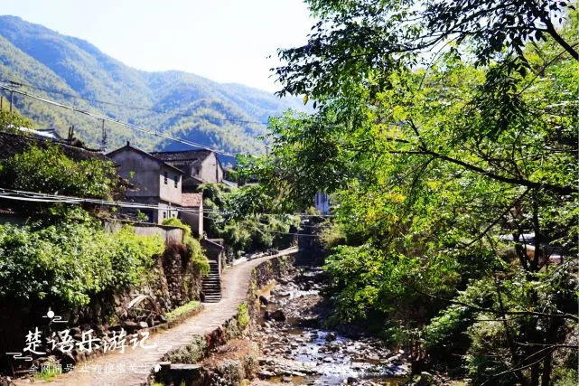 宁波最美古村落，悬崖峭壁上的观景台，犹如童话世界