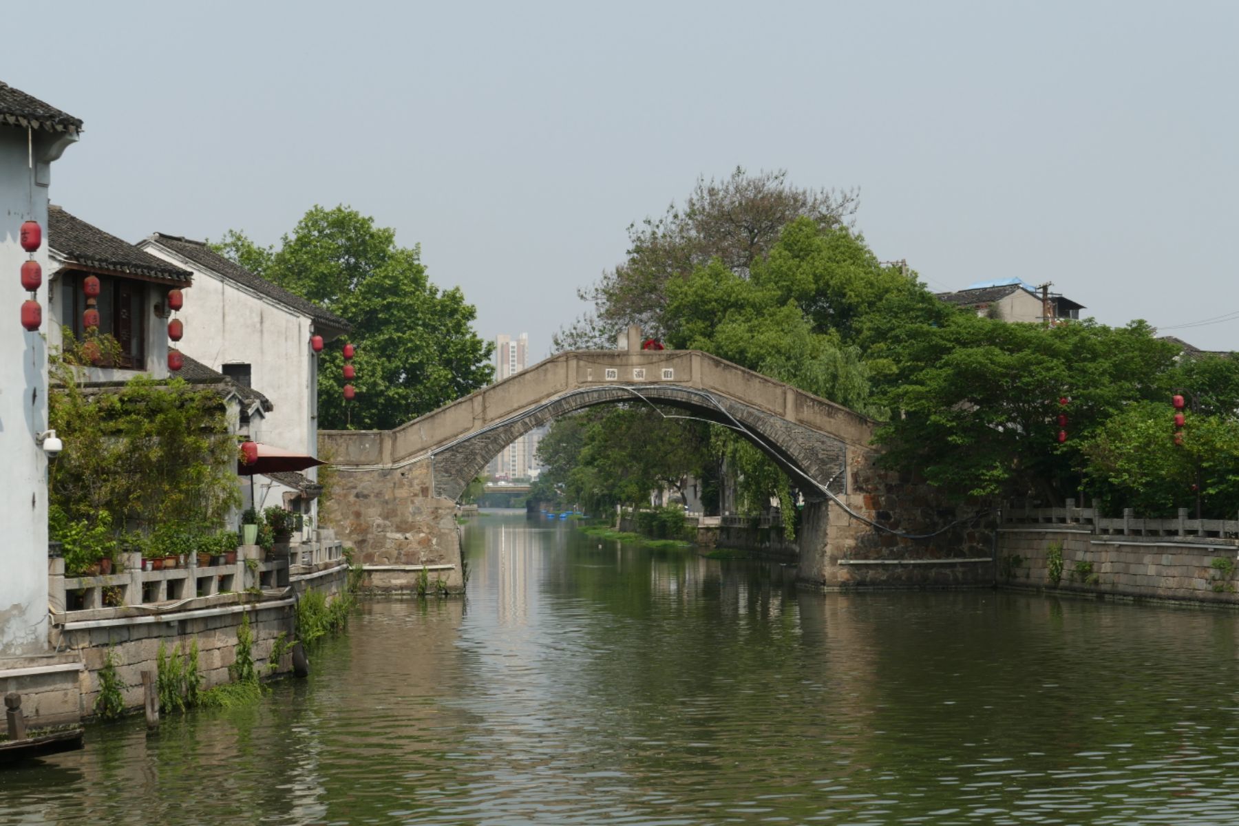 华县赤水镇西的赤水河上有一座保护完好的古代双重石桥