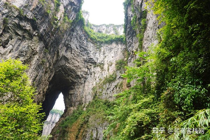 重庆旅游必去景点有哪些？洪崖洞等你来打卡