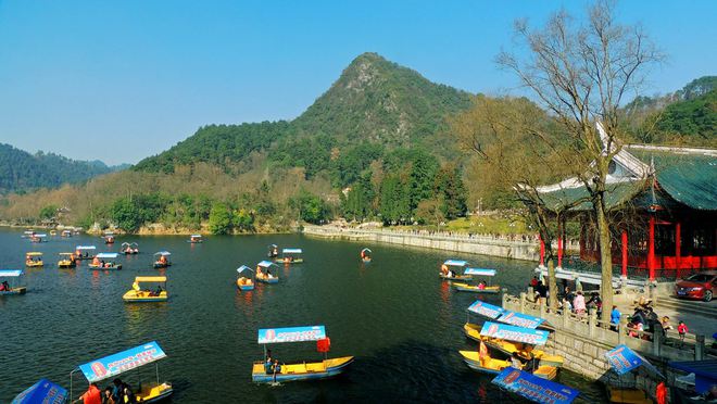 贵阳黔灵山公园：城中美景，自然之贵，集山、林、泉、湖、洞、寺、动物于一体