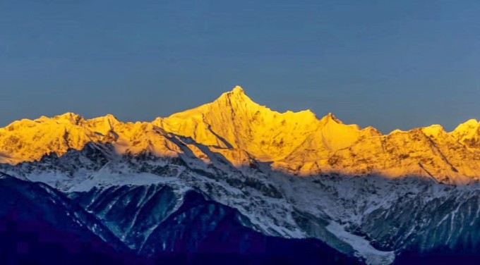 香格里拉旅游景点：普达措、梅里雪山、虎跳峡等，领略大自然的壮美