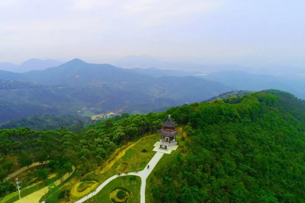 香山国家森林公园：自然景观优美奇特，动植物资源丰富，湖湘文化底蕴深厚