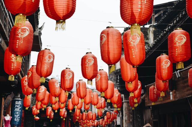 端午节武汉到凤凰古城旅游，体验吊脚楼与沱江的魅力